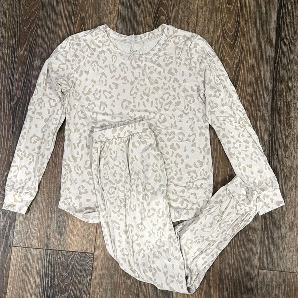 Kyte Baby women’s jogger cheetah pajama set